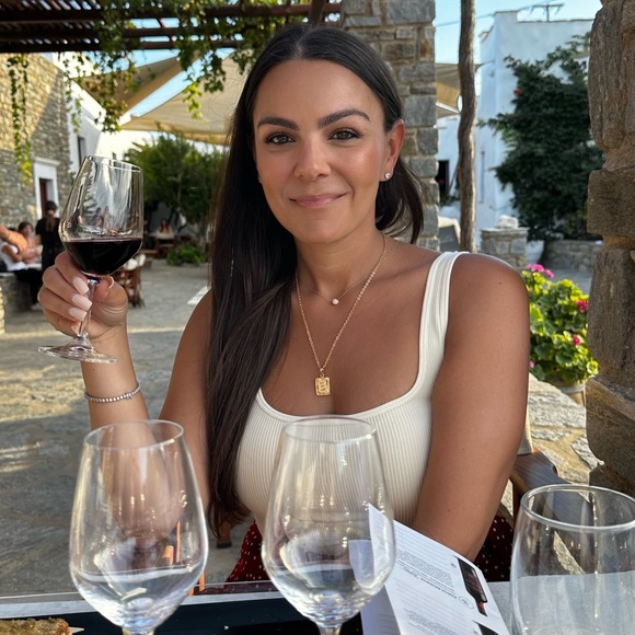 Meet your Posher, Nicole - Picture 1 of 1